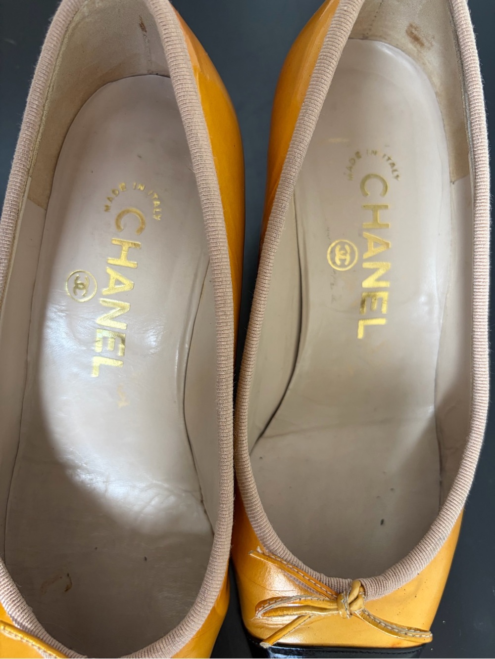 CHANEL Two-Tone Yellow and Black Leather Cap-Toe Ballet Flats - Picture 2 of 6